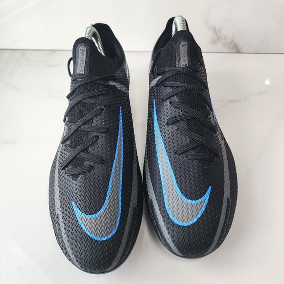 Athletic_Shoes